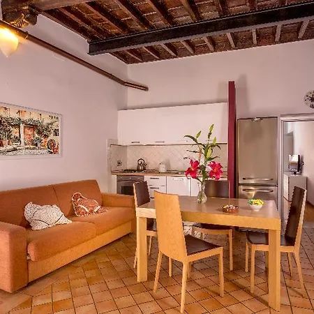 볼로 아파트먼트 4*